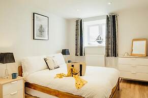 8 Sunday School Court