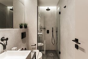 UPSTREET Modern Minimalist 3BD Apt-Hilton