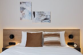 UPSTREET Modern Minimalist 3BD Apt-Hilton