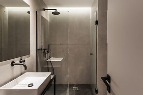 UPSTREET Modern Minimalist 3BD Apt-Hilton