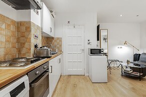 Beautiful Hyde Park Studio Flat
