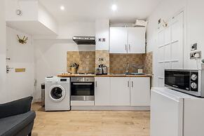 Beautiful Hyde Park Studio Flat