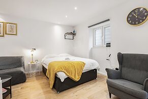 Beautiful Hyde Park Studio Flat