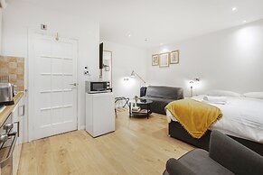 Beautiful Hyde Park Studio Flat