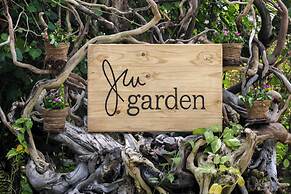 JW Marriott Maldives Resort & Spa