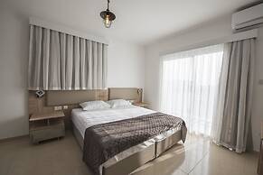 Deniz Airport Suites