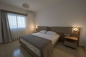 Deniz Airport Suites