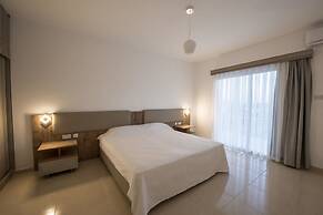 Deniz Airport Suites