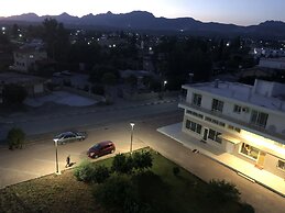 Deniz Airport Suites