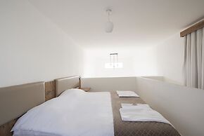 Deniz Airport Suites