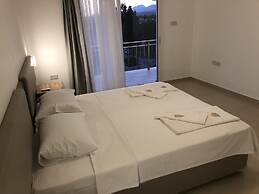 Deniz Airport Suites