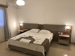 Deniz Airport Suites