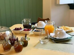 Oryza Guest House & Suites