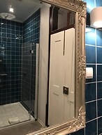 Oryza Guest House & Suites