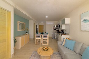 Surfside Beachfront Suites by Playa Caracol Resorts