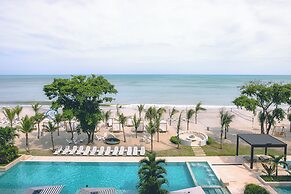 Surfside Beachfront Suites by Playa Caracol Resorts