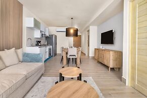 Surfside Beachfront Suites by Playa Caracol Resorts