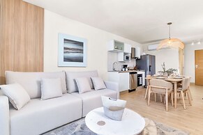 Surfside Beachfront Suites by Playa Caracol Resorts
