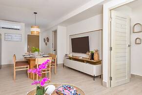 Surfside Beachfront Suites by Playa Caracol Resorts