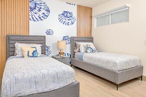 Surfside Beachfront Suites by Playa Caracol Resorts