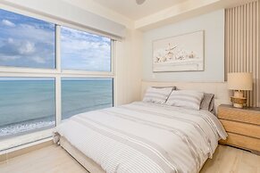 Surfside Beachfront Suites by Playa Caracol Resorts
