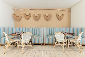 Surfside Beachfront Suites by Playa Caracol Resorts