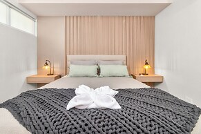 Surfside Beachfront Suites by Playa Caracol Resorts