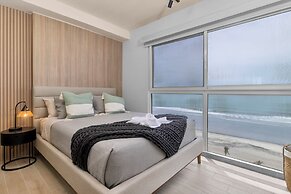 Surfside Beachfront Suites by Playa Caracol Resorts