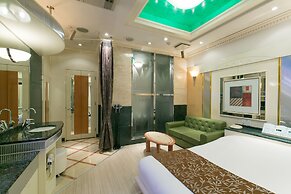 HOTEL D-WAVE Shinjuku - Adults Only