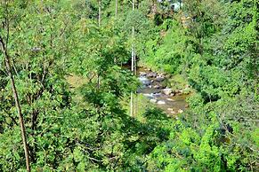 Grand Adams Peak Hotel