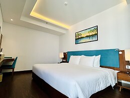 Maximilan DaNang Beach Hotel