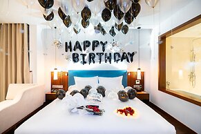 Maximilan DaNang Beach Hotel