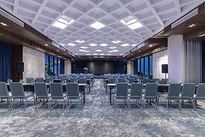 Maximilan DaNang Beach Hotel