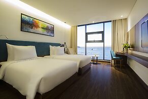 Maximilan DaNang Beach Hotel