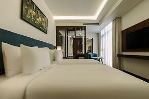 Maximilan DaNang Beach Hotel