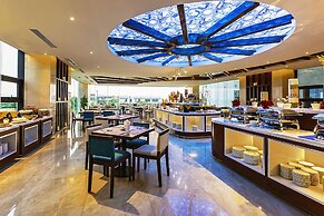 Maximilan DaNang Beach Hotel