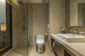 Maximilan DaNang Beach Hotel