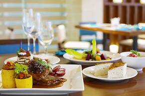 Maximilan DaNang Beach Hotel