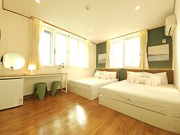 OYO Hostel Myeongdong 5