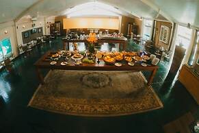 Casa Amarela Executive Hotel