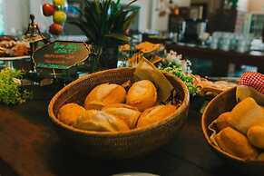 Casa Amarela Executive Hotel