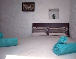 Stunning House - Sleeps 11, Terrace & Sea View