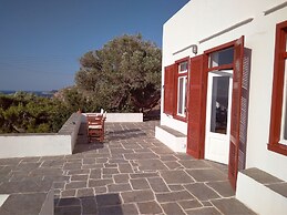 Stunning House - Sleeps 11, Terrace & Sea View