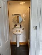 Ashburn House De Luxe B&B