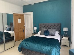 Ashburn House De Luxe B&B