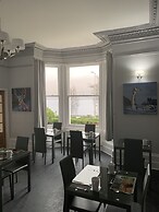 Ashburn House De Luxe B&B