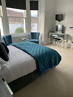 Ashburn House De Luxe B&B