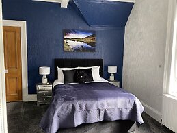 Ashburn House De Luxe B&B