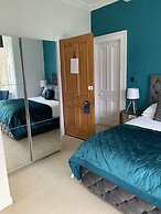 Ashburn House De Luxe B&B