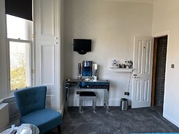 Ashburn House De Luxe B&B